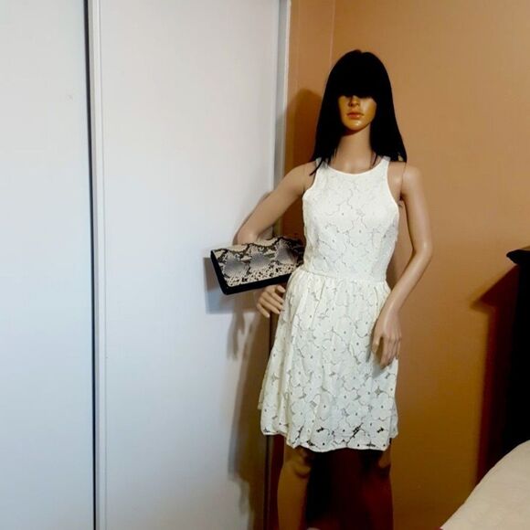 Lauren CONRAD FLOWER LACE APPLIQUES DRESS🎈 - Picture 1 of 3